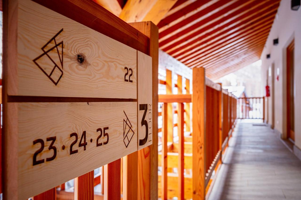 غريسّوني لا ترينيتي Alta Luce Mountain Lodge المظهر الخارجي الصورة